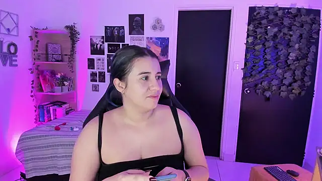 Snapshot of Lana_Herondale chatting on November 30, 2025, 9:21 am Lana Herondale online show from November 30, 2025, 9:21 am