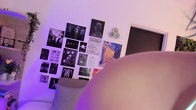 Snapshot of Lana_Herondale chatting on November 3, 2025, 9:29 pm Lana Herondale online show from November 3, 2025, 9:29 pm