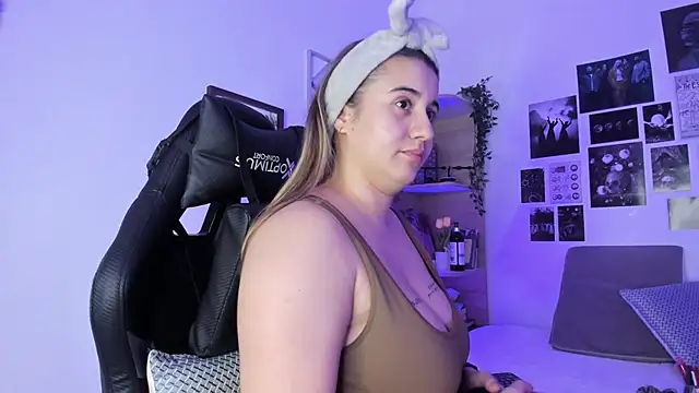 Snapshot of Lana_Herondale chatting on October 11, 2025, 9:05 pm Lana Herondale online show from October 11, 2025, 9:05 pm