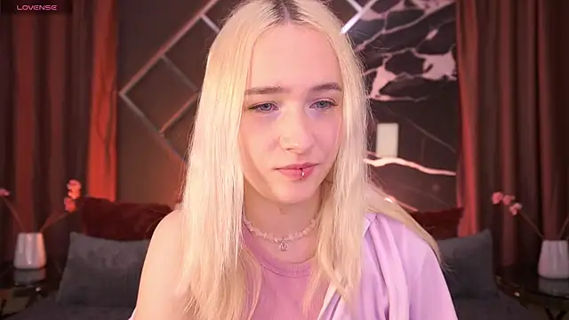 LilElfie online show from March 9, 2026, 10:24 pm