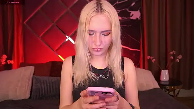 LilElfie online show from February 26, 2026, 2:17 pm