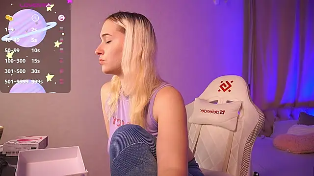 Snapshot of LilElfie chatting on November 6, 2025, 7:01 am LilElfie online show from November 6, 2025, 7:01 am