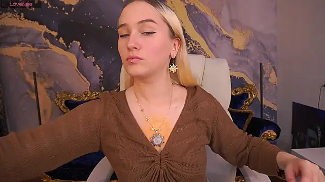 Snapshot of LilElfie chatting on October 29, 2025, 8:19 pm LilElfie online show from October 29, 2025, 8:19 pm