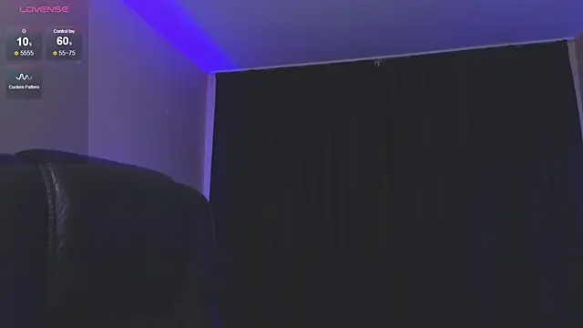 Snapshot of RoxyChill chatting on November 6, 2025, 9:19 pm RoxyChill online show from November 6, 2025, 9:19 pm