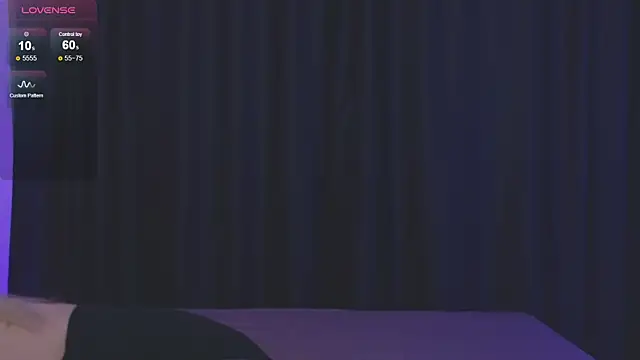 Snapshot of RoxyChill chatting on November 16, 2025, 9:30 pm RoxyChill online show from November 16, 2025, 9:30 pm