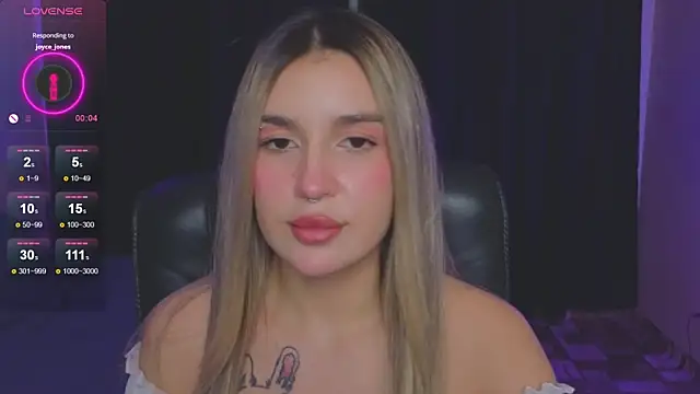 Snapshot of RoxyChill chatting on October 14, 2025, 8:09 pm RoxyChill online show from October 14, 2025, 8:09 pm