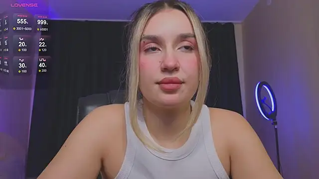 Snapshot of RoxyChill chatting on October 16, 2025, 8:50 pm RoxyChill online show from October 16, 2025, 8:50 pm