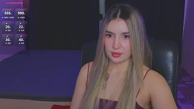 Snapshot of RoxyChill chatting on October 12, 2025, 9:05 pm RoxyChill online show from October 12, 2025, 9:05 pm