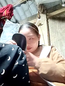 PhamPhung online show from October 10, 2025, 3:02 pm