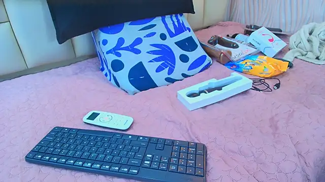 sweet amye online show from October 11, 2025, 7:15 pm