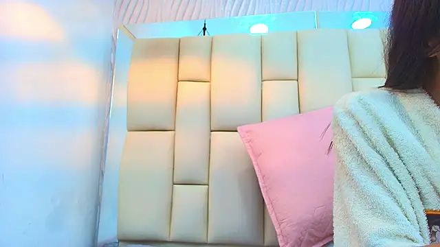 sweet amye online show from October 6, 2025, 7:36 pm