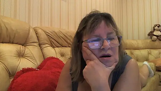 Snapshot of Simply_woman chatting on April 8, 2026, 7:48 pm Simply woman online show from April 8, 2026, 7:48 pm