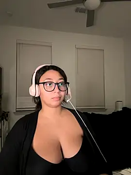 Snapshot of minhaa_gamer chatting on September 30, 2025, 1:33 am minhaa gamer online show from September 30, 2025, 1:33 am