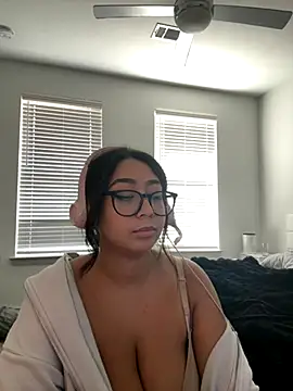 Snapshot of minhaa_gamer chatting on October 3, 2025, 10:22 pm minhaa gamer online show from October 3, 2025, 10:22 pm