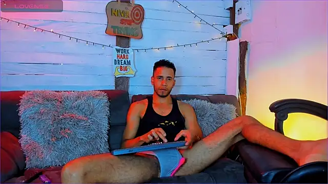 Alex bigcock11  online show from May 7, 2026, 6:11 pm