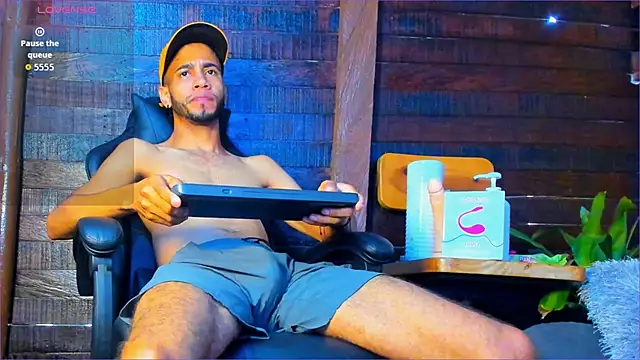 Snapshot of Alex_bigcock11_ chatting on November 13, 2025, 1:04 pm Alex bigcock11 online show from November 13, 2025, 1:04 pm