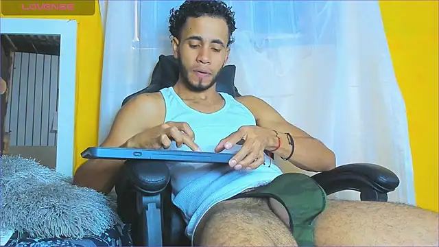 Alex bigcock11  online show from February 19, 2026, 7:55 pm