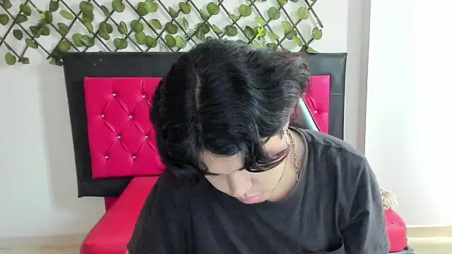 Snapshot of Lady_Evelynn chatting on October 15, 2025, 5:10 pm Lady Evelynn online show from October 15, 2025, 5:10 pm