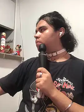 Lady Evelynn online show from February 13, 2026, 5:24 pm