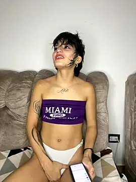 Snapshot of DayanaDG chatting on October 19, 2025, 11:07 pm DayanaDG online show from October 19, 2025, 11:07 pm