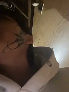 Snapshot of DayanaDG chatting on March 8, 2026, 2:04 am DayanaDG online show from March 8, 2026, 2:04 am