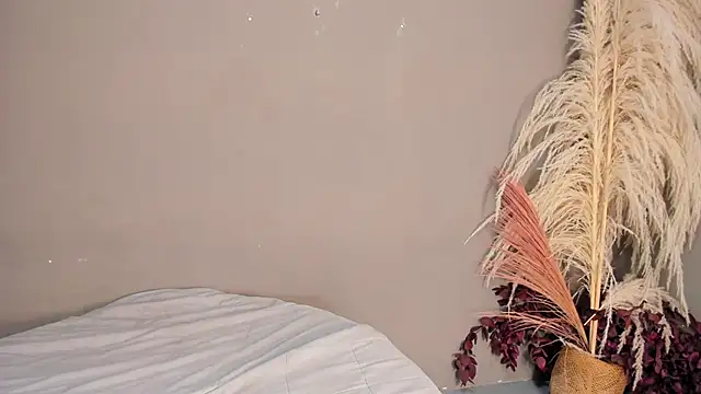 Snapshot of sienna_glow chatting on March 19, 2026, 12:05 pm sienna glow online show from March 19, 2026, 12:05 pm