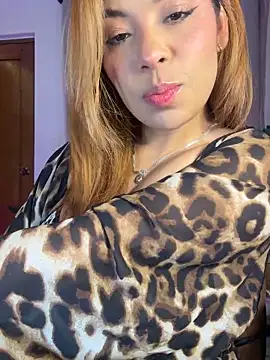 Snapshot of megansan_ chatting on March 6, 2026, 2:12 pm megansan online show from March 6, 2026, 2:12 pm