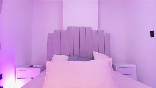 Snapshot of valecastro_ chatting on November 25, 2025, 7:14 pm valecastro online show from November 25, 2025, 7:14 pm