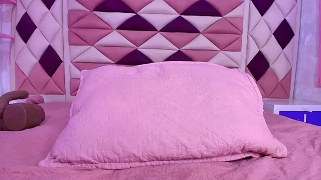 Snapshot of valecastro_ chatting on November 11, 2025, 7:19 pm valecastro online show from November 11, 2025, 7:19 pm