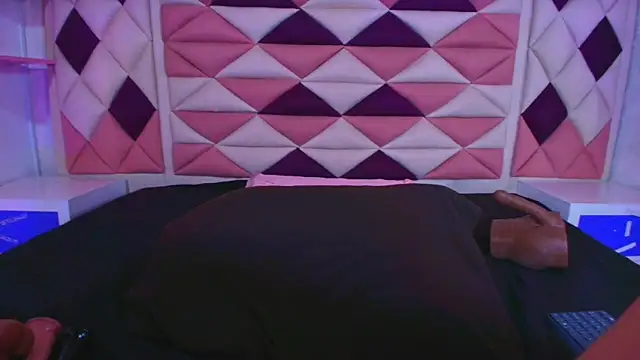 Snapshot of valecastro_ chatting on November 6, 2025, 7:18 pm valecastro online show from November 6, 2025, 7:18 pm