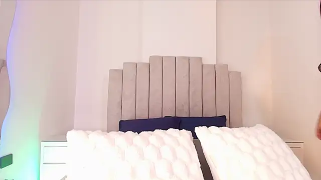 Snapshot of valecastro_ chatting on November 20, 2025, 7:14 pm valecastro online show from November 20, 2025, 7:14 pm