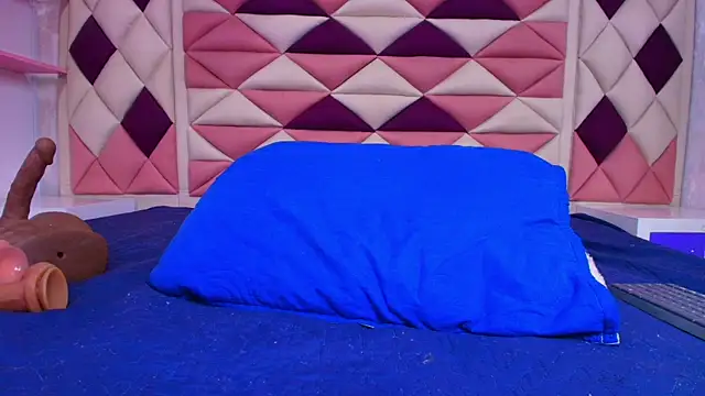 Snapshot of valecastro_ chatting on November 7, 2025, 7:18 pm valecastro online show from November 7, 2025, 7:18 pm