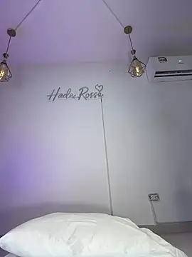 Snapshot of hade_rosse chatting on June 24, 2026, 12:04 pm hade rosse online show from June 24, 2026, 12:04 pm