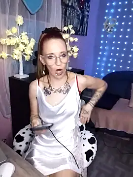 Purple2StayThnxx online show from February 2, 2026, 1:59 am