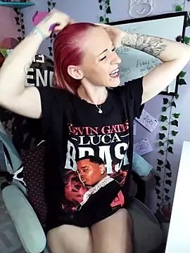 Snapshot of Purple2StayThnxx chatting on November 5, 2025, 4:21 pm Purple2StayThnxx online show from November 5, 2025, 4:21 pm