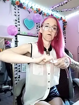 Snapshot of Purple2StayThnxx chatting on October 16, 2025, 2:58 pm Purple2StayThnxx online show from October 16, 2025, 2:58 pm