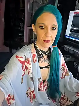 Purple2StayThnxx online show from April 30, 2026, 1:01 am