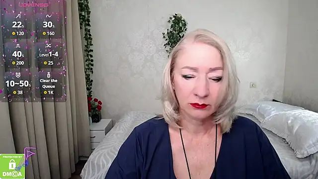 hunters woman online show from September 25, 2025, 12:11 pm