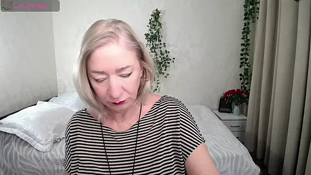 Snapshot of hunters_woman chatting on November 29, 2025, 10:32 pm hunters woman online show from November 29, 2025, 10:32 pm