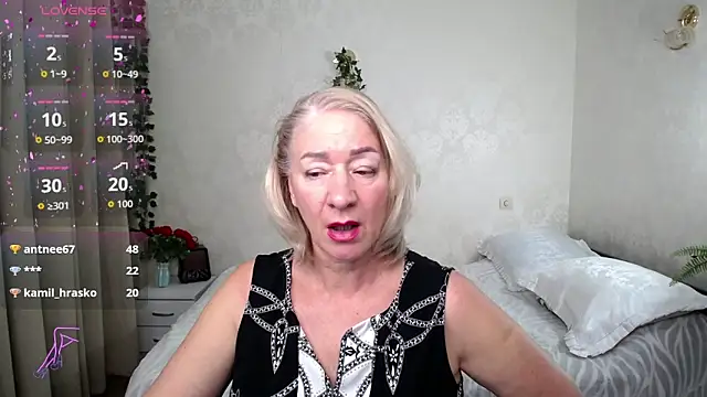 Snapshot of hunters_woman chatting on November 24, 2025, 2:00 am hunters woman online show from November 24, 2025, 2:00 am