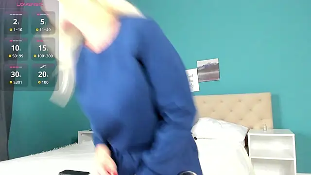 Snapshot of KiraSun chatting on October 7, 2025, 12:17 pm KiraSun online show from October 7, 2025, 12:17 pm