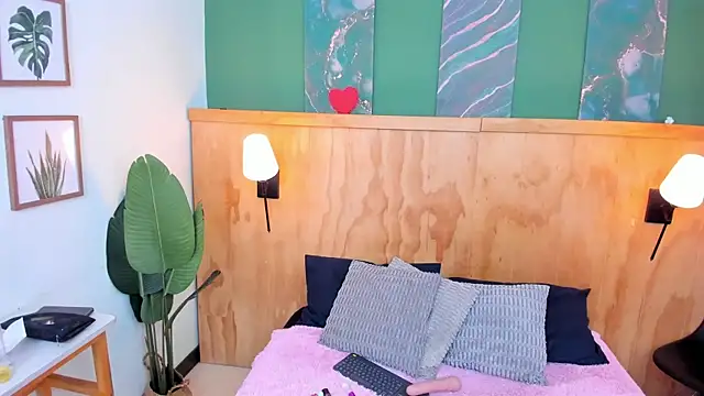 milavega  online show from October 23, 2025, 12:04 pm