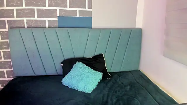little annee online show from September 14, 2025, 11:38 pm