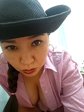 Snapshot of HellaWerlous chatting on December 14, 2025, 5:35 am HellaWerlous online show from December 14, 2025, 5:35 am