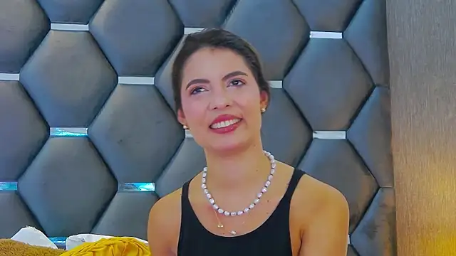 BlaireParker online show from October 8, 2025, 12:07 pm