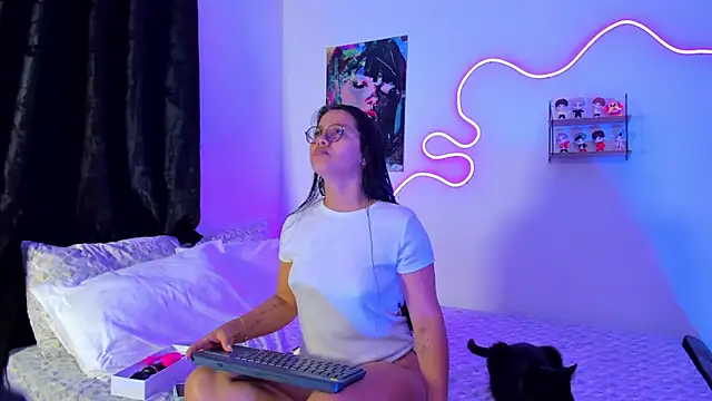 Dilan and Mia online show from October 28, 2025, 9:36 pm