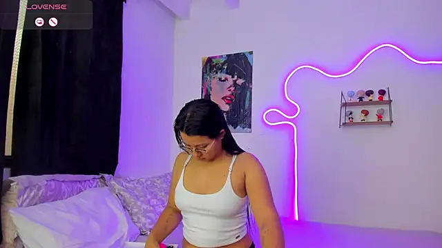 Dilan and Mia online show from December 18, 2025, 5:17 pm