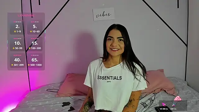 MiahCornell  online show from November 4, 2025, 6:55 pm