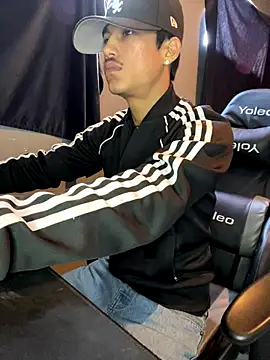 Snapshot of Osmarcito21 chatting on October 16, 2025, 4:59 pm Osmarcito21 online show from October 16, 2025, 4:59 pm