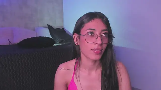 Snapshot of Becky_G chatting on November 17, 2025, 12:14 am Becky G online show from November 17, 2025, 12:14 am